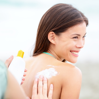 woman avoiding skin cancer with sunscreen